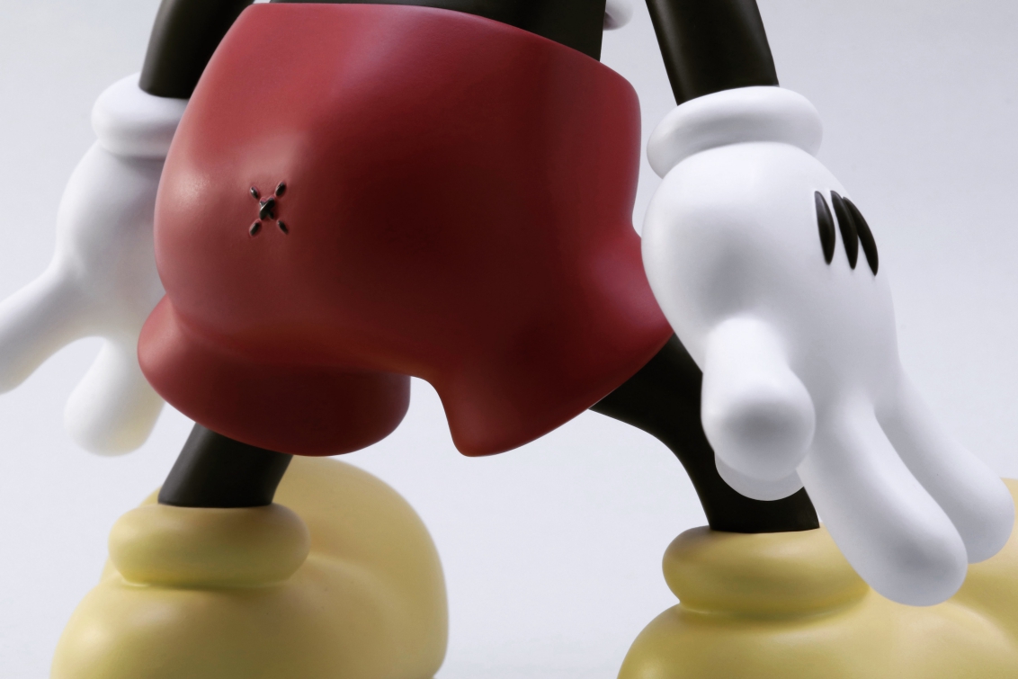 Cote Escriva Creepy Mouse back Art Toy